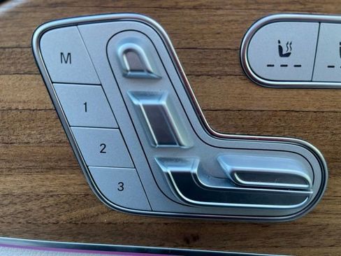 Used 2024 Mercedes-Benz GLS 450 4MATIC image 11