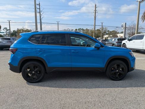 New 2026 Volkswagen Taos SEL image 7