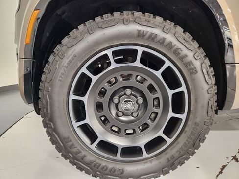 Used 2025 Land Rover Defender 110 AWD/4WD image 8