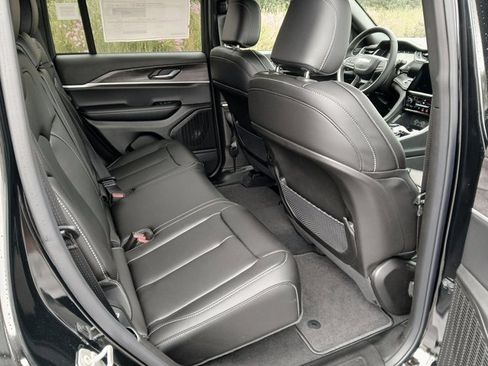 New 2025 Jeep Grand Cherokee Limited w/ Black Appearance Package image 13