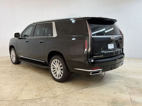 Used 2022 Cadillac Escalade ESV Luxury RWD image 3
