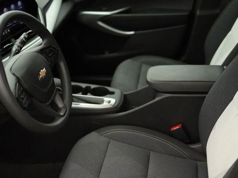Used 2024 Chevrolet Trax LS w/ LS Convenience Package FWD image 17
