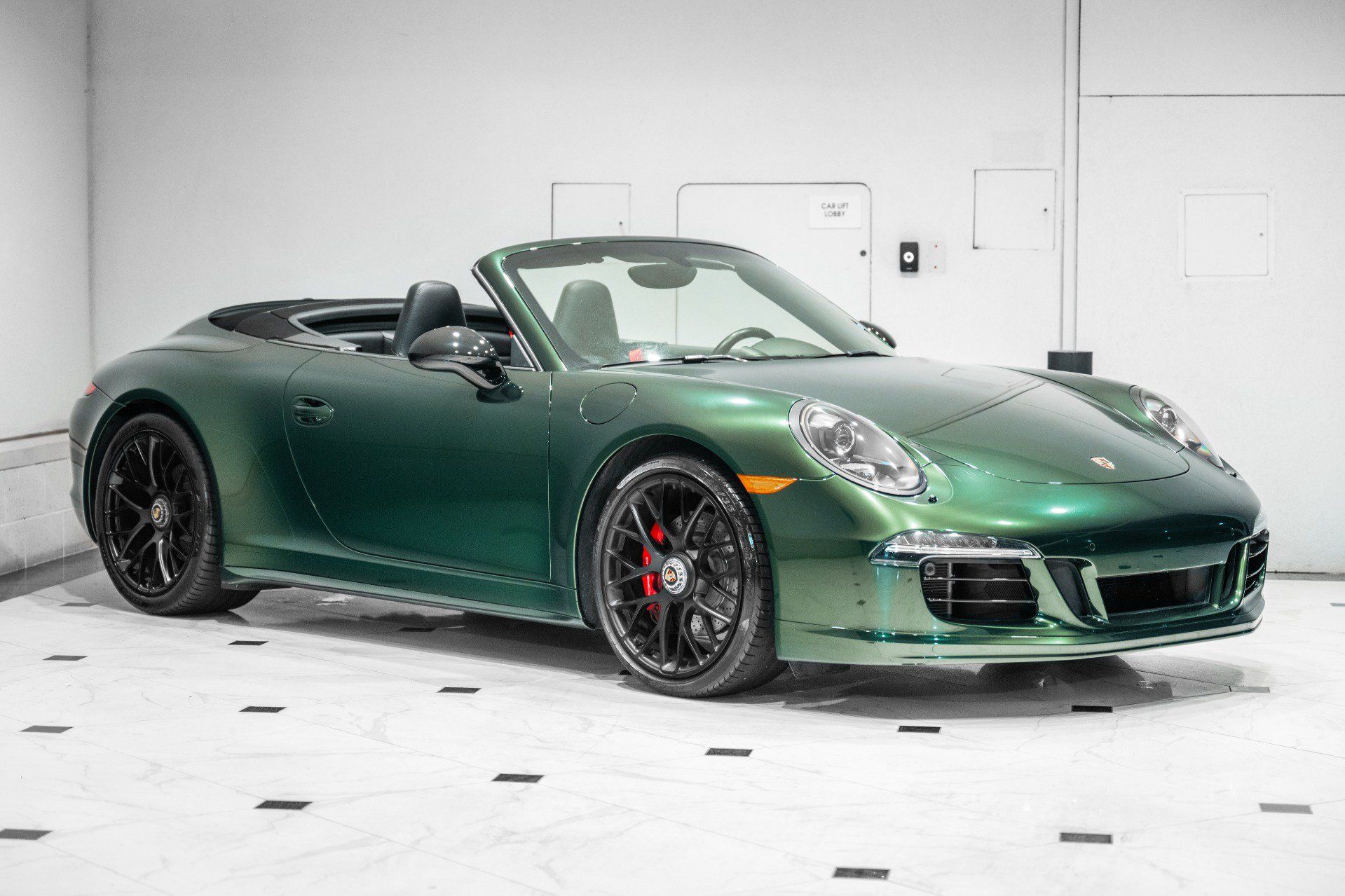 Used 2016 Porsche 911 Carrera GTS RWD image 3