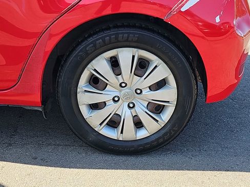 Used 2012 Toyota Yaris L image 31