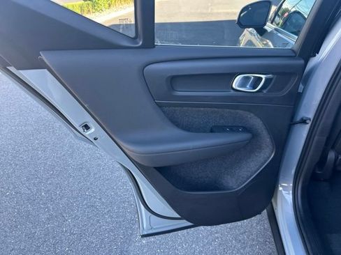 Used 2025 Volvo XC40 B5 Core AWD/4WD image 16