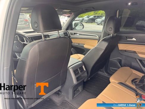 Used 2023 Volkswagen Atlas Cross Sport SE w/ Panoramic Sunroof Package FWD image 11
