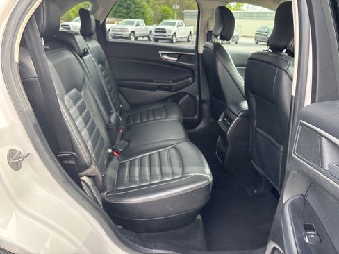 Used 2017 Ford Edge SEL w/ Equipment Group 201A AWD/4WD image 19