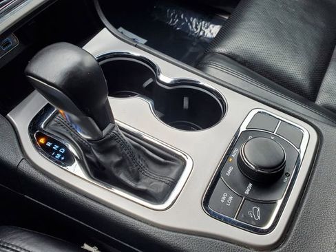 Used 2020 Jeep Grand Cherokee Limited w/ Luxury Group II image 41