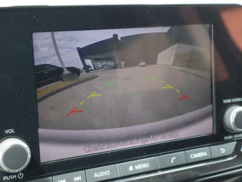 Used 2025 Nissan Pathfinder SV FWD image 8