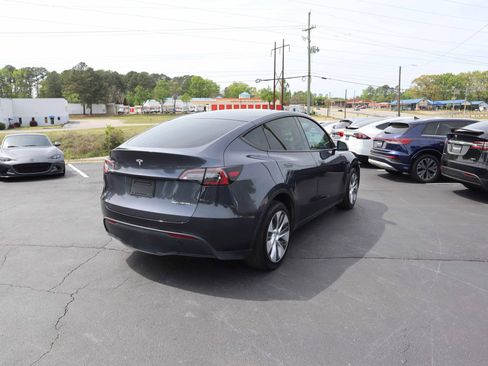 Used 2023 Tesla Model Y Long Range image 10