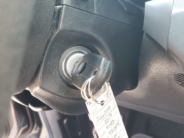 Used 2017 Ford Escape SE w/ Equipment Group 201A FWD image 31