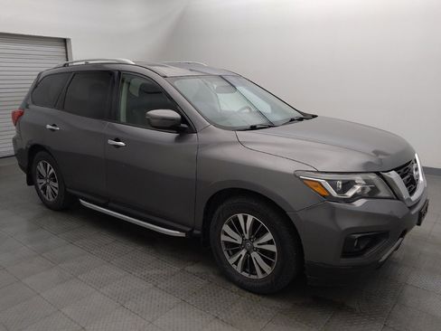 Used 2019 Nissan Pathfinder SV image 11