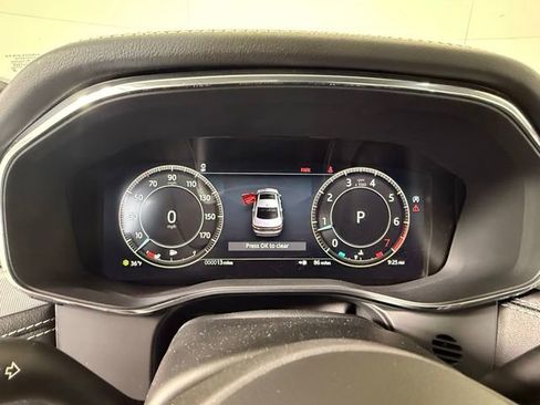 Certified 2024 Jaguar XF R-Dynamic SE image 18