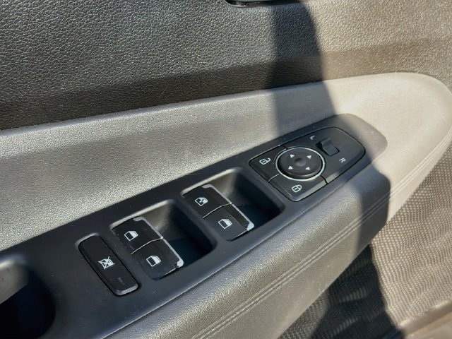 Used 2020 Hyundai Santa Fe SE FWD image 17
