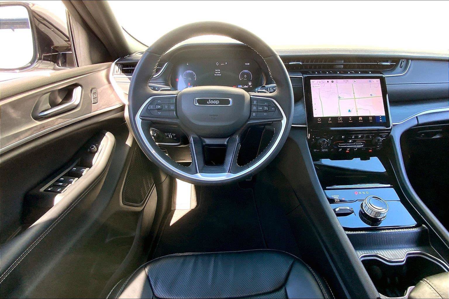 Used 2024 Jeep Grand Cherokee Limited w/ Luxury Tech Group II AWD/4WD image 5