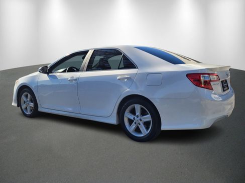 Used 2013 Toyota Camry SE image 5