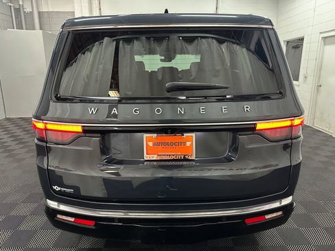 Used 2025 Jeep Wagoneer 4WD w/ Premium Group I image 8