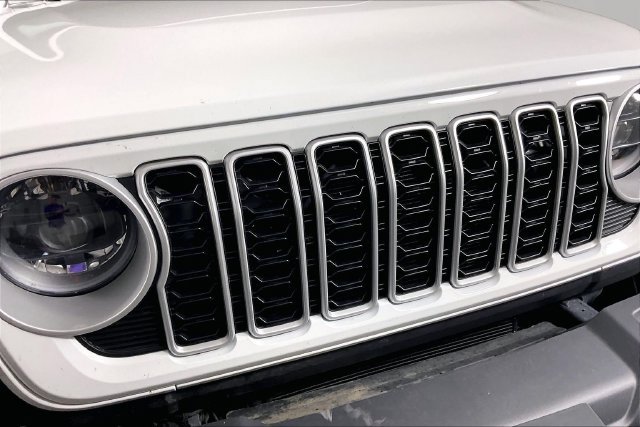 Used 2026 Jeep Wrangler Unlimited Sahara AWD/4WD image 29