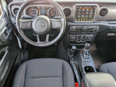 Certified 2022 Jeep Gladiator Willys image 34