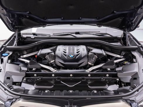 Used 2022 BMW X5 M50i w/ Premium Package image 27