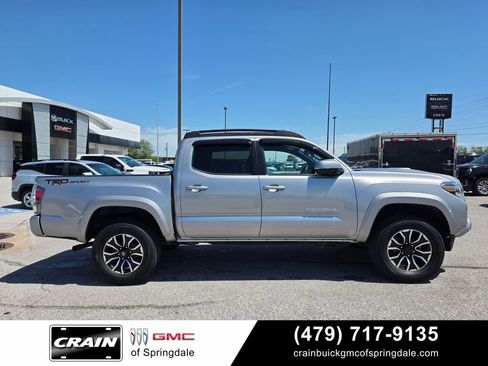 Used 2021 Toyota Tacoma TRD Sport w/ Technology Package RWD image 9