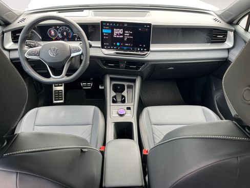 Certified 2025 Volkswagen Tiguan SE R-Line AWD/4WD image 12