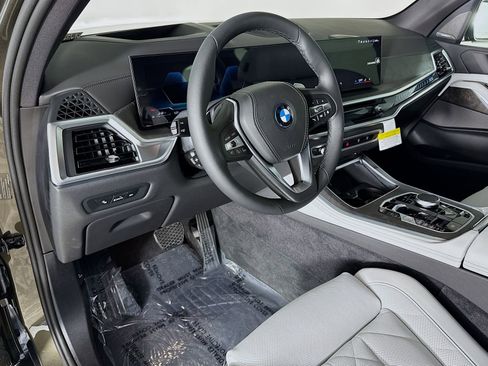 New 2026 BMW X5 xDrive50e w/ Premium Package image 9