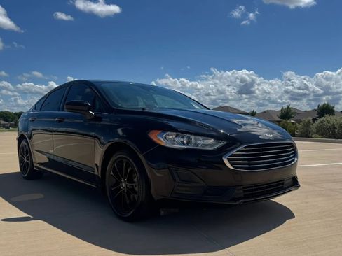 Used 2020 Ford Fusion SE FWD image 3