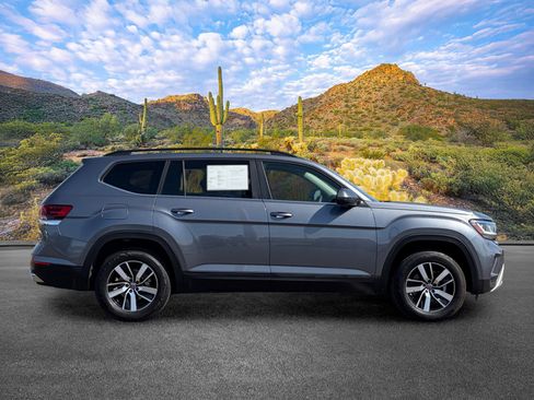 Used 2023 Volkswagen Atlas SE FWD image 3