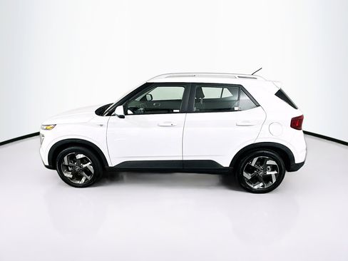 Used 2025 Hyundai Venue SEL FWD image 4