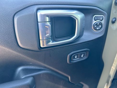 New 2025 Jeep Gladiator Sport image 13