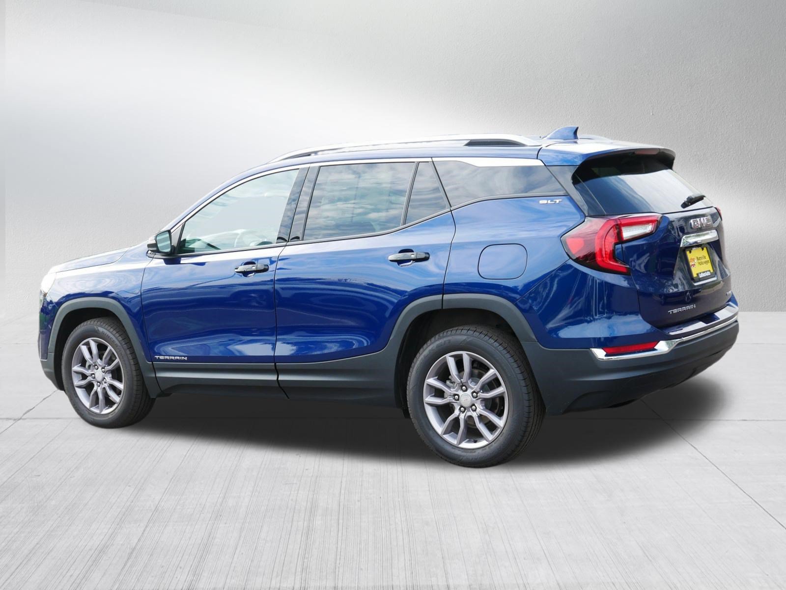 Used 2023 GMC Terrain SLT AWD/4WD image 5