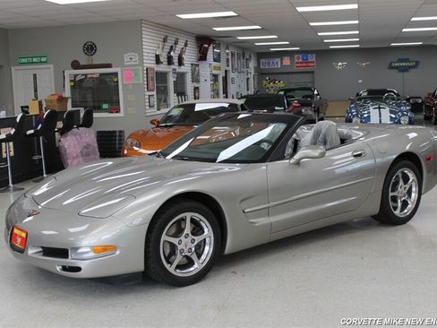 Used 2000 Chevrolet Corvette Convertible w/ Performance Handling Pkg RWD image 21