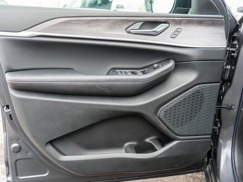 New 2025 Jeep Grand Cherokee Limited image 13