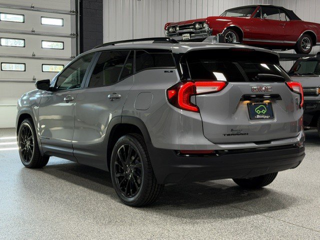 Certified 2023 GMC Terrain SLE w/ Driver Convenience Package FWD image 3