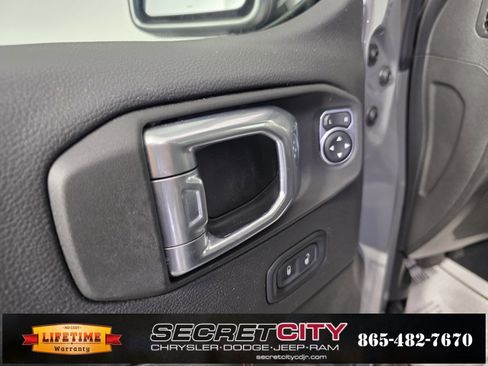 Used 2022 Jeep Wrangler Unlimited Rubicon w/ Dual Top Group image 11