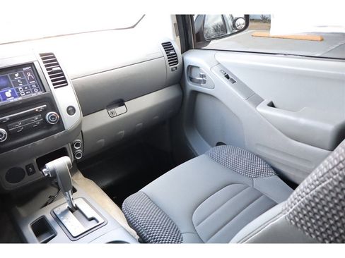 Used 2016 Nissan Frontier Desert Runner image 18
