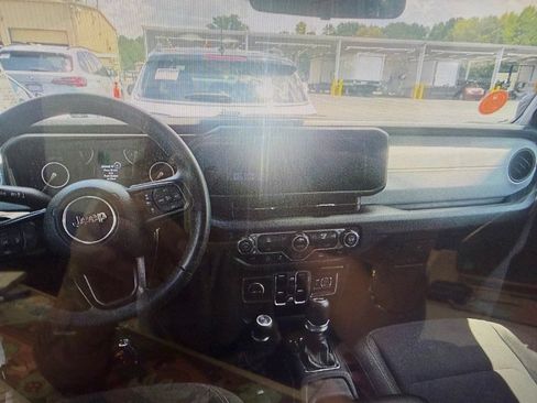 Used 2024 Jeep Wrangler Unlimited Sport AWD/4WD image 8