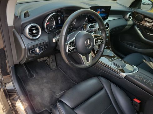 Used 2021 Mercedes-Benz GLC 300 image 4