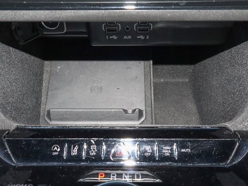 Used 2024 Jeep Wagoneer Series II w/ Flexible Seating Group AWD/4WD image 11