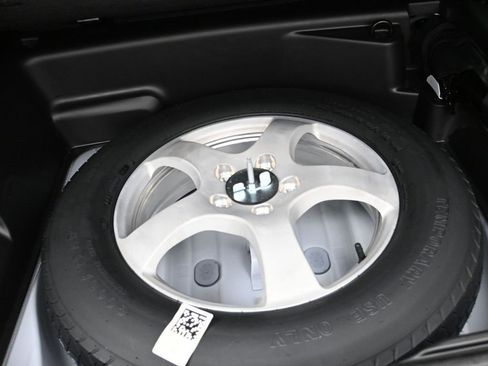 Certified 2024 Jeep Grand Cherokee Altitude image 28