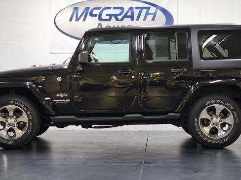 Used 2017 Jeep Wrangler Unlimited Sahara w/ Connectivity Group AWD/4WD image 8
