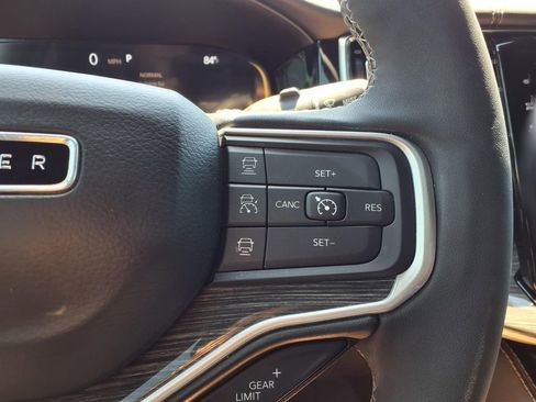 Used 2022 Jeep Wagoneer Series III w/ Premium Group I AWD/4WD image 22