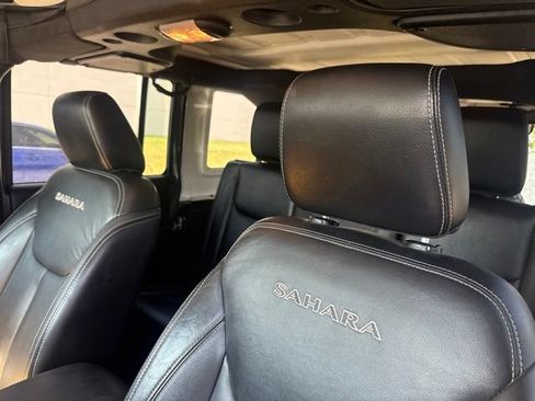 Used 2016 Jeep Wrangler Unlimited Sahara w/ Dual Top Group AWD/4WD image 9