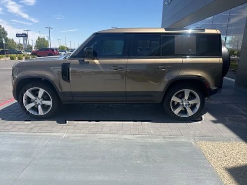 Used 2024 Land Rover Defender 110 SE AWD/4WD image 8