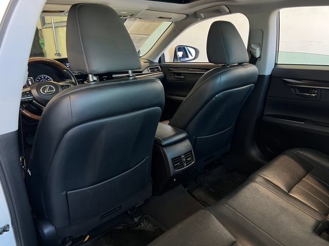 Used 2018 Lexus ES 350 w/ Luxury Package w/Wood Trim FWD image 29