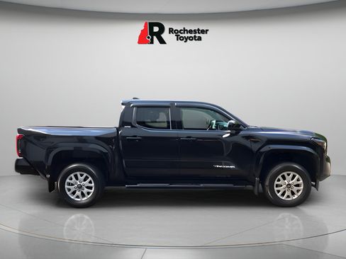 Certified 2025 Toyota Tacoma SR5 AWD/4WD image 8