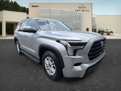 Used 2025 Toyota Sequoia SR5 AWD/4WD image 3