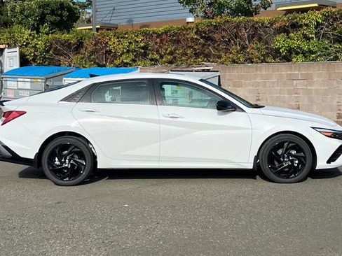 New 2026 Hyundai Elantra SEL Sport Premium FWD image 5