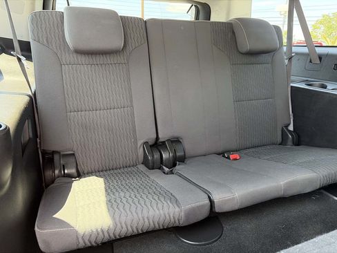 Used 2016 Chevrolet Suburban LS RWD image 24